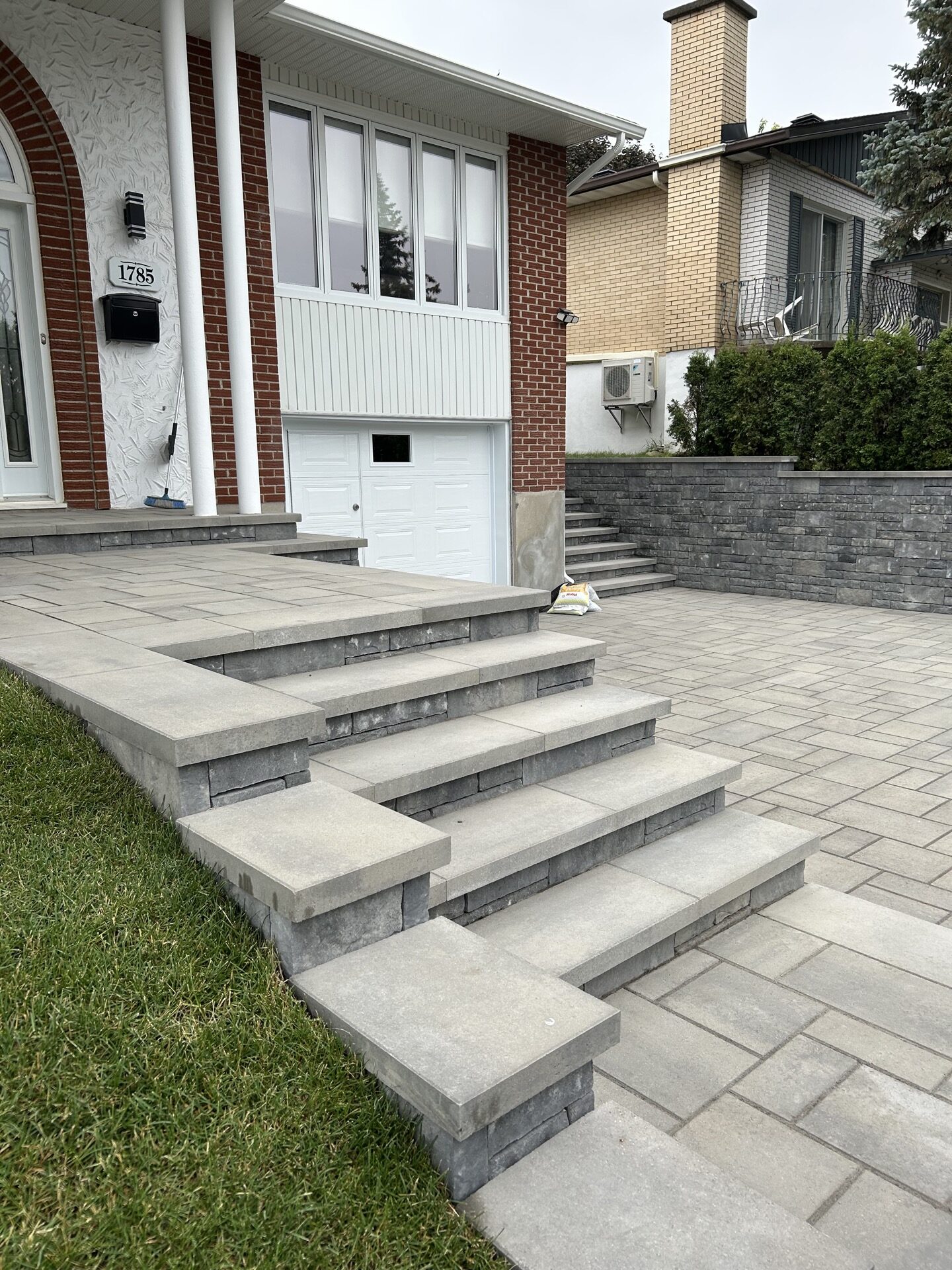 GALLERIE_ENTREE-ESCALIER_1