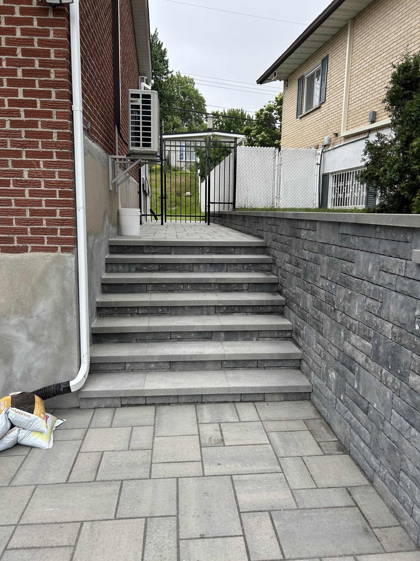 GALLERIE_ENTREE-ESCALIER_2